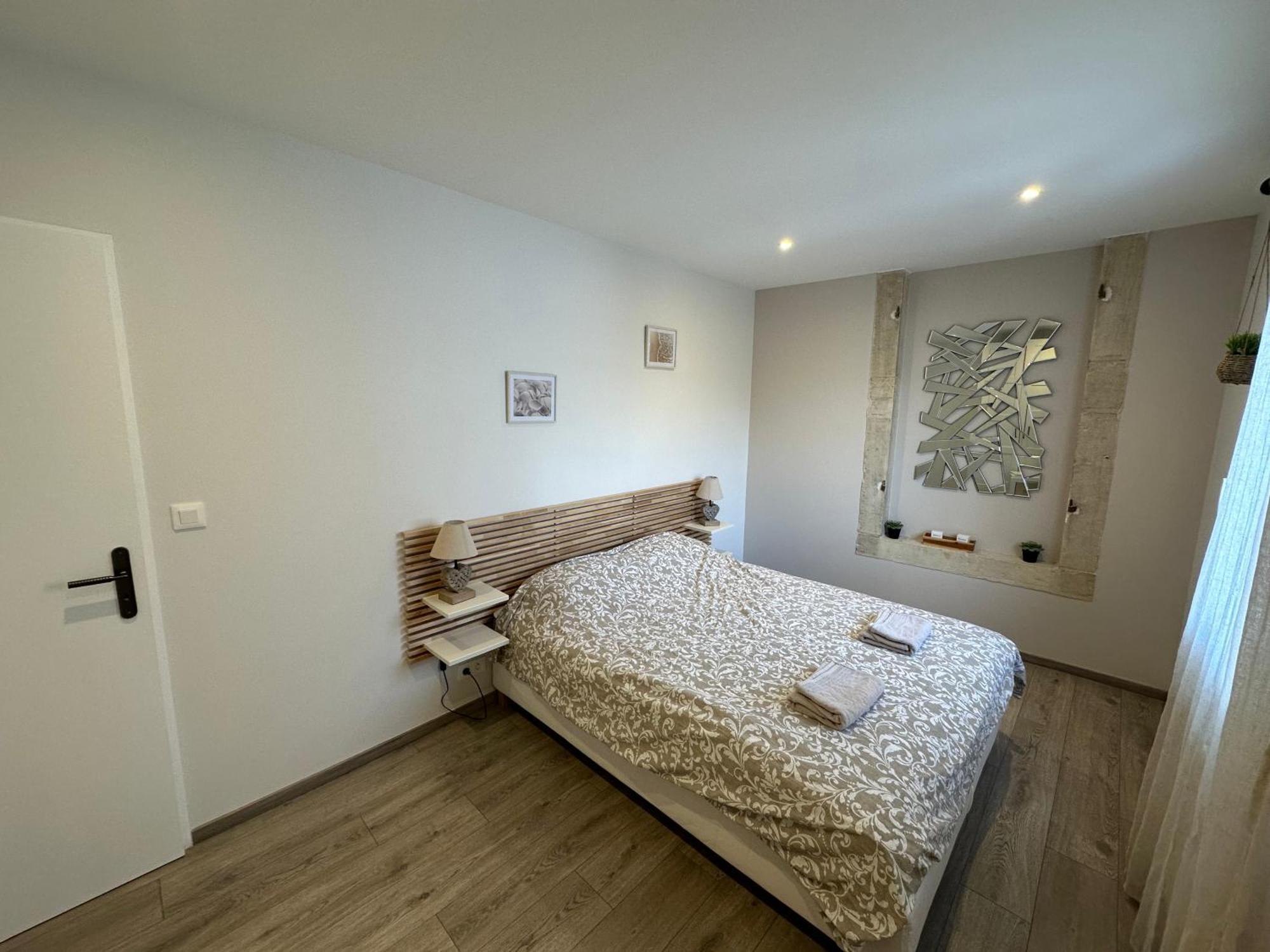 Maison Calme Avec Terrasse Garage Centre-ville B Holiday home Dijon